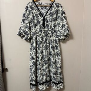 She+Sky (L-XL) white black floral boutique v-neck puff sleeve midi dress